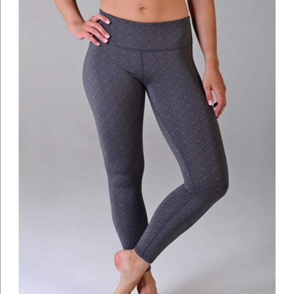 Glyder 7/8 Legging in Spanish Tile Jacquard - Picture 2 of 8